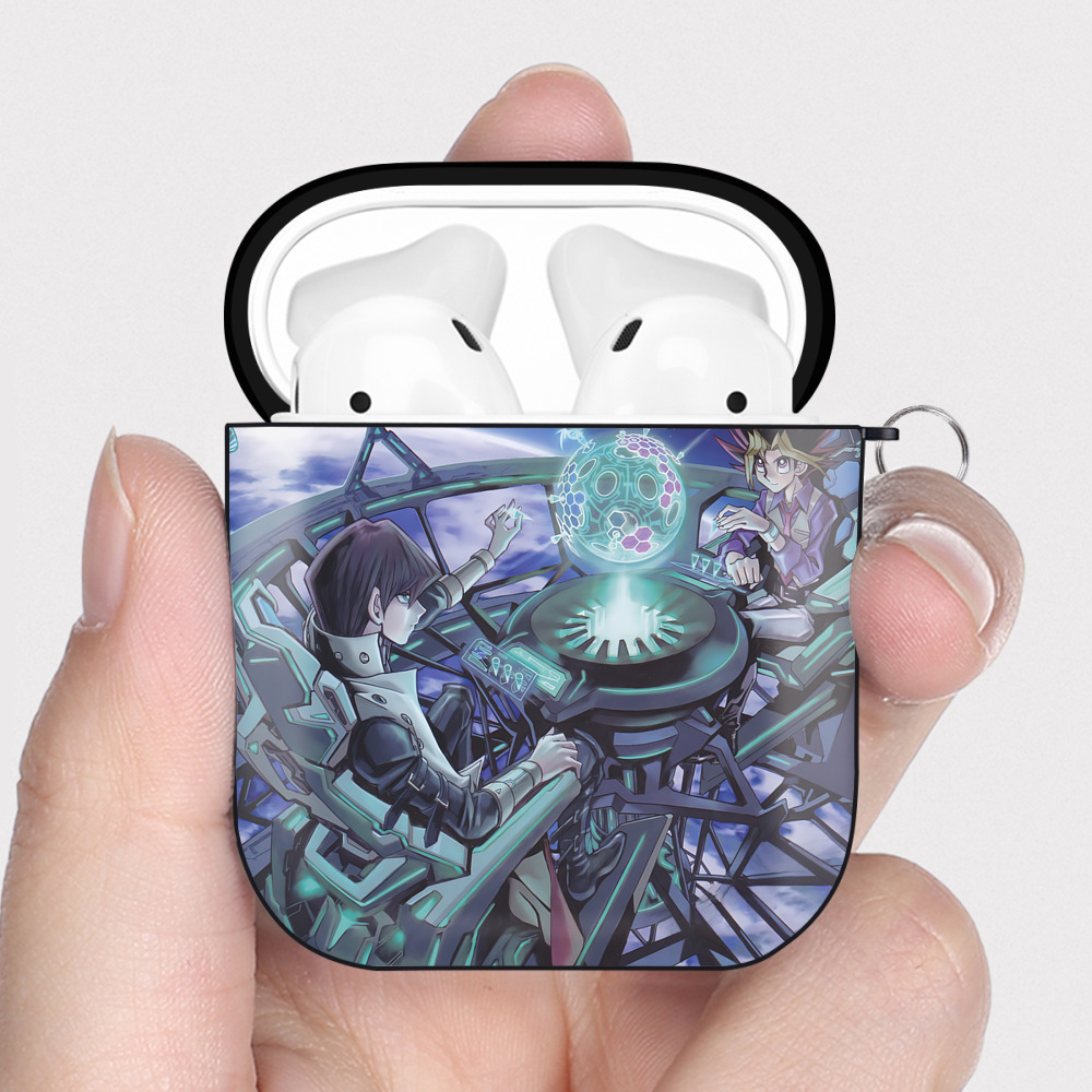 （画像用） 遊☆戯☆王 Yu-Gi-Oh! AirPods 第2世代保護ケース ハードシェル ブラック 耐衝撃・防指紋・カラビナ付き