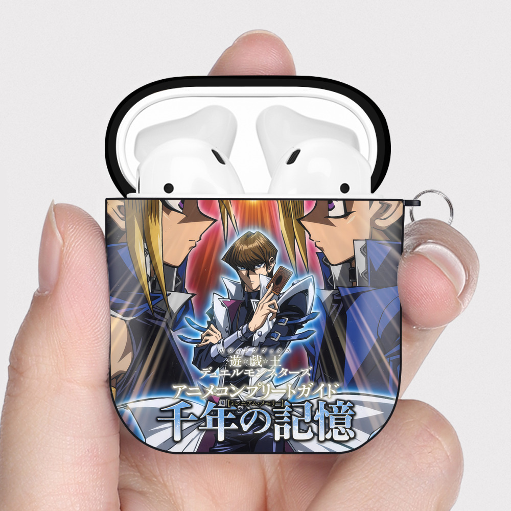 （画像用） 遊☆戯☆王 Yu-Gi-Oh! AirPods 第2世代保護ケース ハードシェル ブラック 耐衝撃・防指紋・カラビナ付き