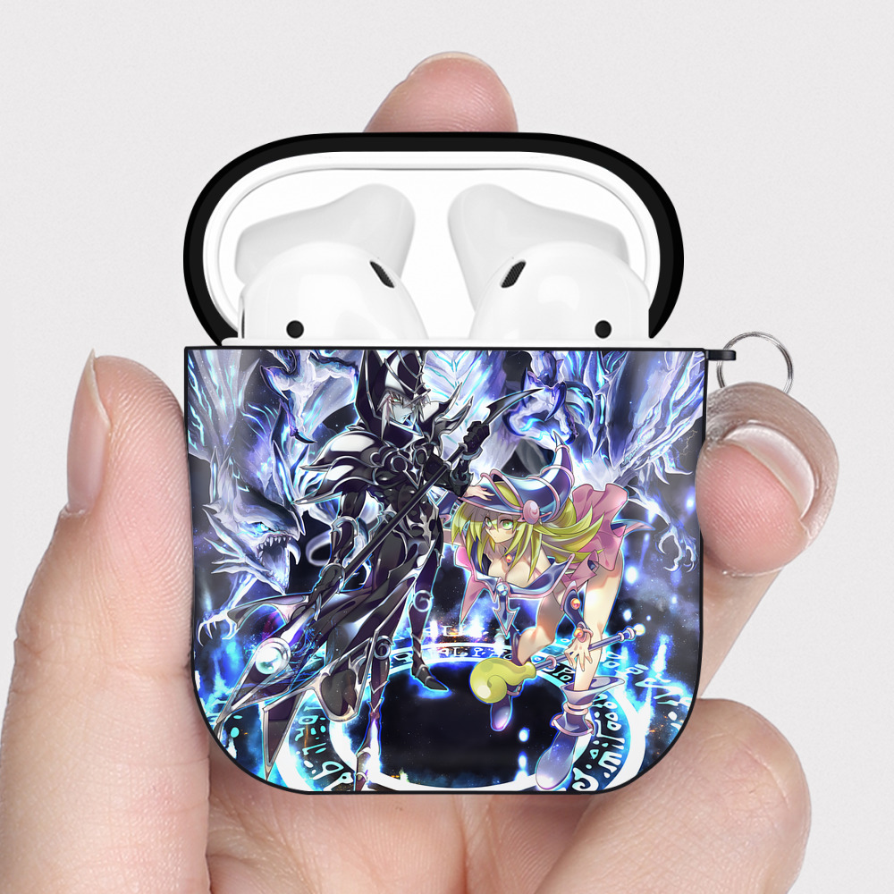 （画像用） 遊☆戯☆王 Yu-Gi-Oh! AirPods 第2世代保護ケース ハードシェル ブラック 耐衝撃・防指紋・カラビナ付き