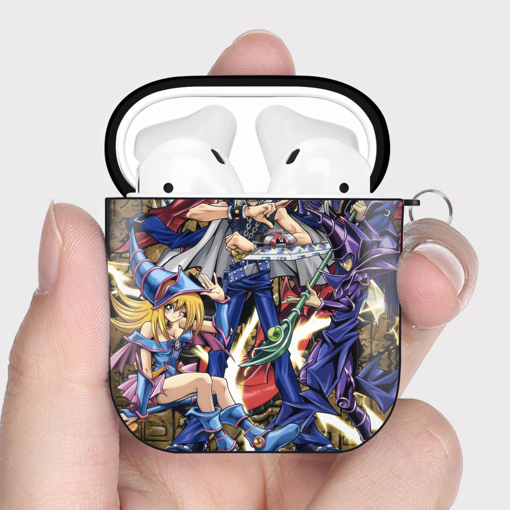 （画像用） 遊☆戯☆王 Yu-Gi-Oh! AirPods 第2世代保護ケース ハードシェル ブラック 耐衝撃・防指紋・カラビナ付き