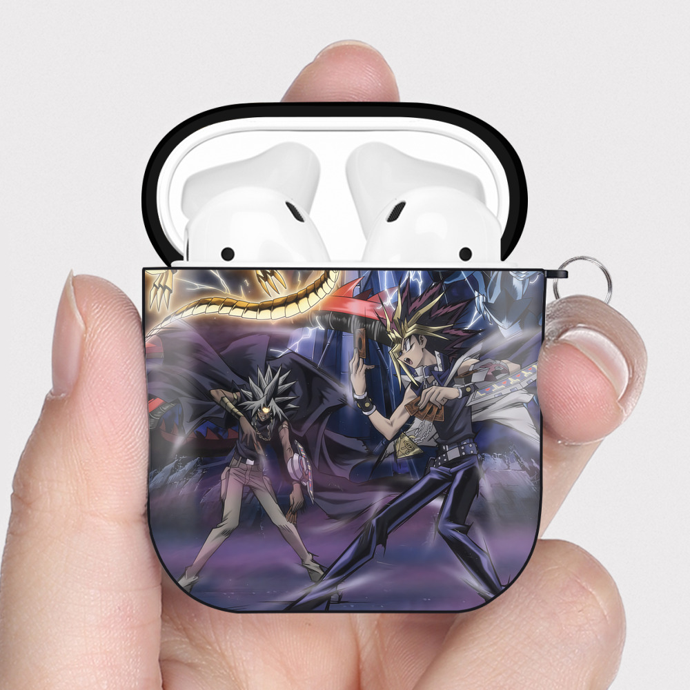 （画像用） 遊☆戯☆王 Yu-Gi-Oh! AirPods 第2世代保護ケース ハードシェル ブラック 耐衝撃・防指紋・カラビナ付き