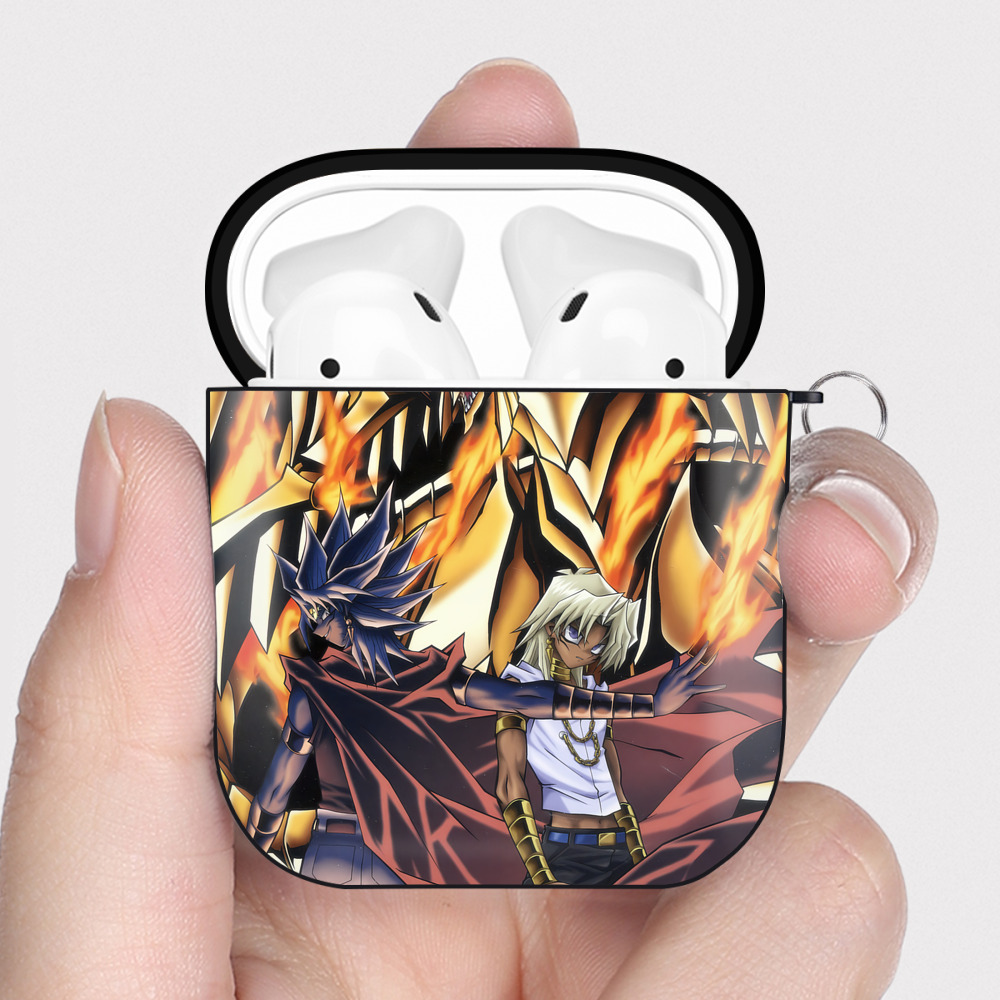 （画像用） 遊☆戯☆王 Yu-Gi-Oh! AirPods 第2世代保護ケース ハードシェル ブラック 耐衝撃・防指紋・カラビナ付き