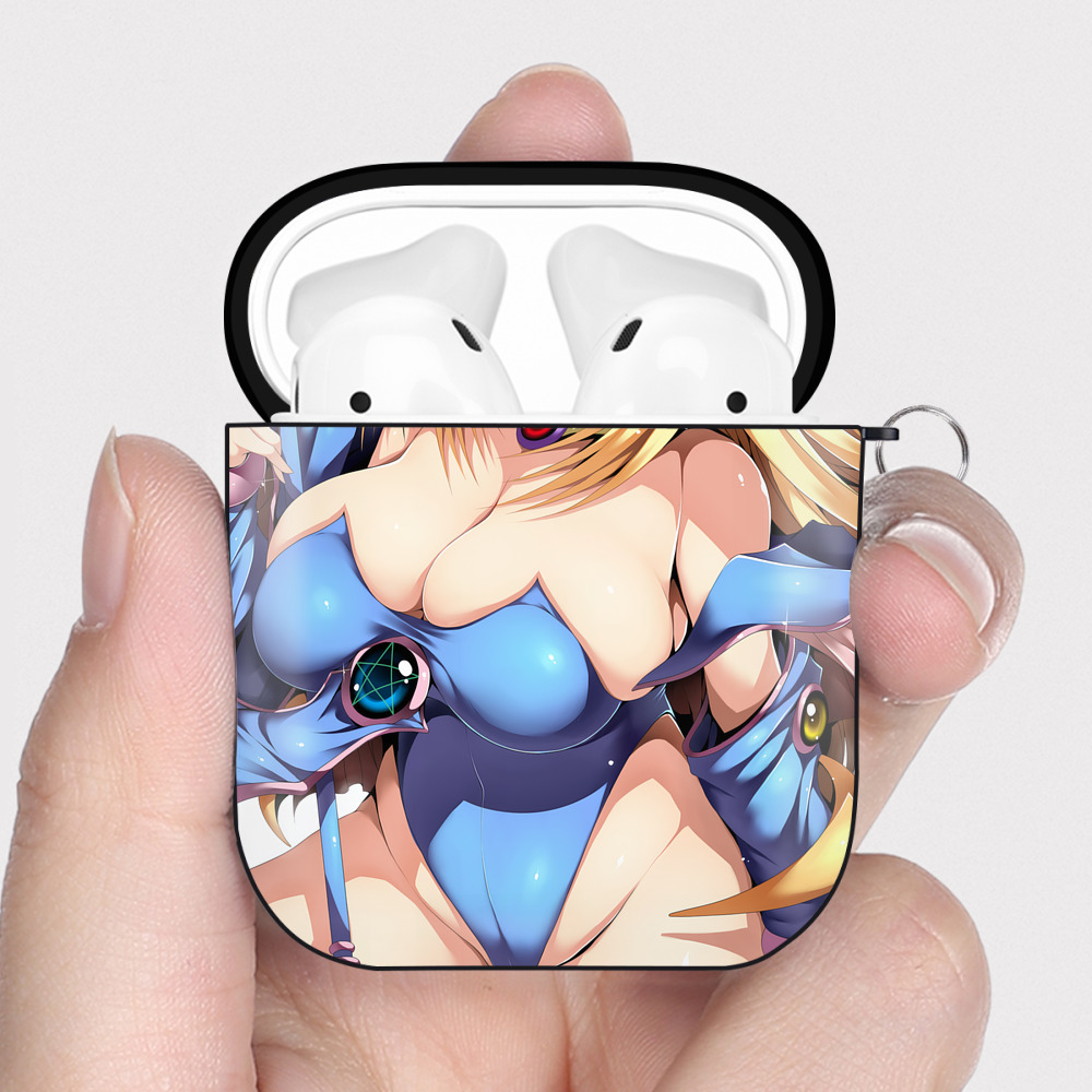 （画像用） 遊☆戯☆王 Yu-Gi-Oh! AirPods 第2世代保護ケース ハードシェル ブラック 耐衝撃・防指紋・カラビナ付き