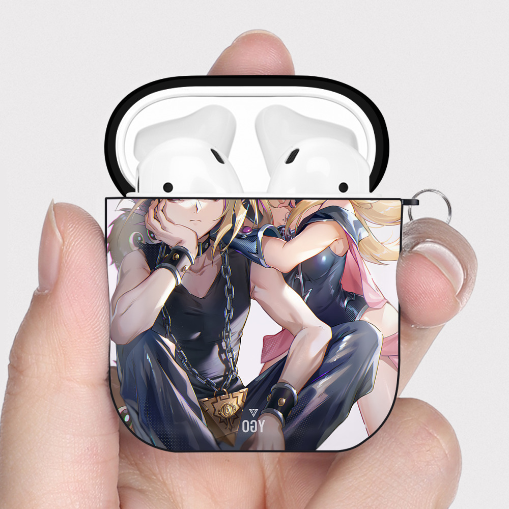 （画像用） 遊☆戯☆王 Yu-Gi-Oh! AirPods 第2世代保護ケース ハードシェル ブラック 耐衝撃・防指紋・カラビナ付き