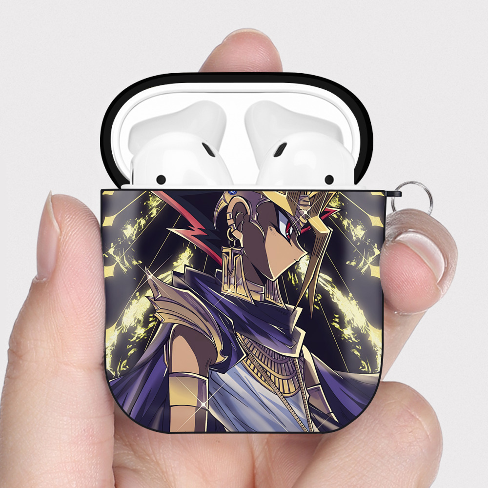 （画像用） 遊☆戯☆王 Yu-Gi-Oh! AirPods 第2世代保護ケース ハードシェル ブラック 耐衝撃・防指紋・カラビナ付き