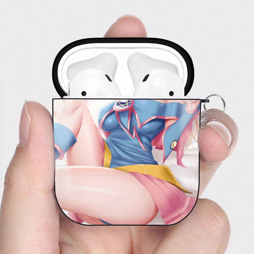 （画像用） 遊☆戯☆王 Yu-Gi-Oh! AirPods 第2世代保護ケース ハードシェル ブラック 耐衝撃・防指紋・カラビナ付き