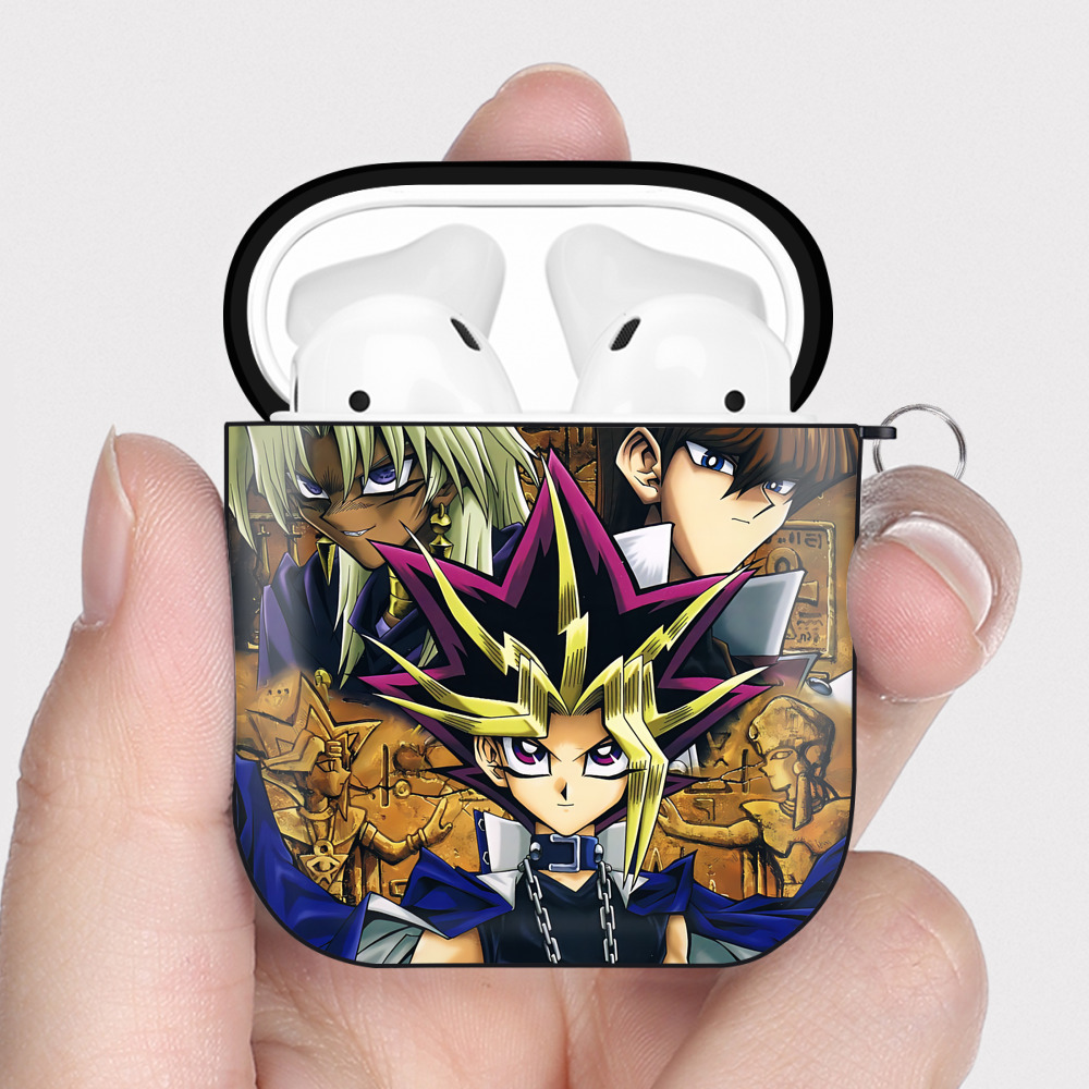（画像用） 遊☆戯☆王 Yu-Gi-Oh! AirPods 第2世代保護ケース ハードシェル ブラック 耐衝撃・防指紋・カラビナ付き