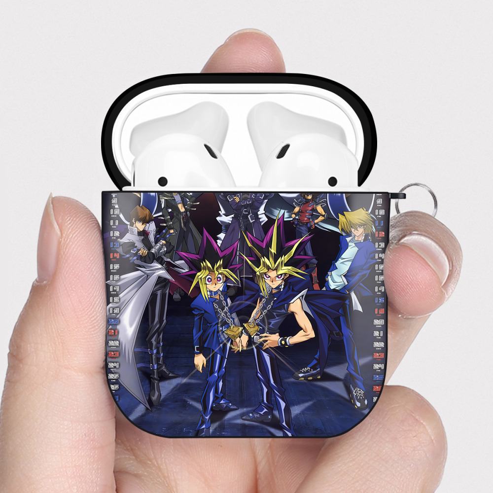 （画像用） 遊☆戯☆王 Yu-Gi-Oh! AirPods 第2世代保護ケース ハードシェル ブラック 耐衝撃・防指紋・カラビナ付き
