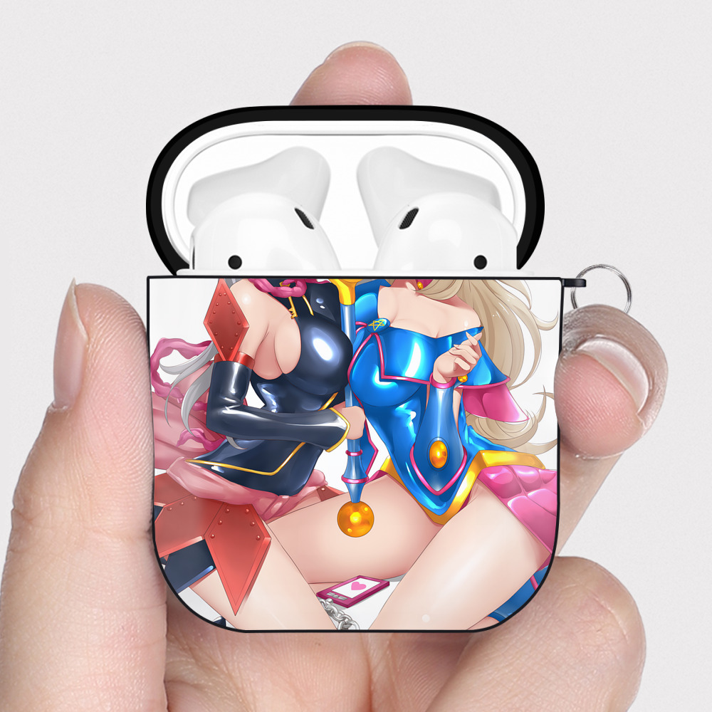 （画像用） 遊☆戯☆王 Yu-Gi-Oh! AirPods 第2世代保護ケース ハードシェル ブラック 耐衝撃・防指紋・カラビナ付き