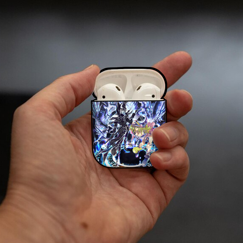 遊☆戯☆王 Yu-Gi-Oh! AirPods 第2世代保護ケース ハードシェル ブラック 耐衝撃・防指紋・カラビナ付き