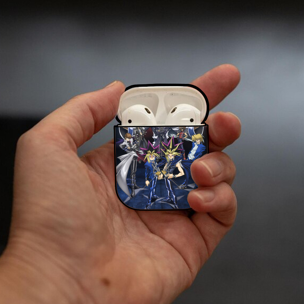 遊☆戯☆王 Yu-Gi-Oh! AirPods 第2世代保護ケース ハードシェル ブラック 耐衝撃・防指紋・カラビナ付き