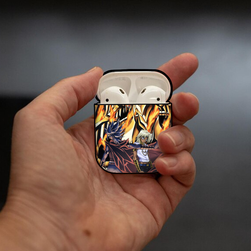 遊☆戯☆王 Yu-Gi-Oh! AirPods 第2世代保護ケース ハードシェル ブラック 耐衝撃・防指紋・カラビナ付き