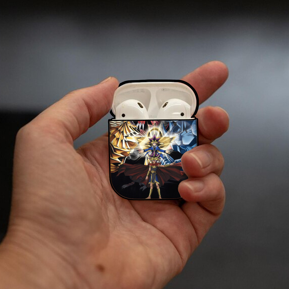 遊☆戯☆王 Yu-Gi-Oh! AirPods 第2世代保護ケース ハードシェル ブラック 耐衝撃・防指紋・カラビナ付き