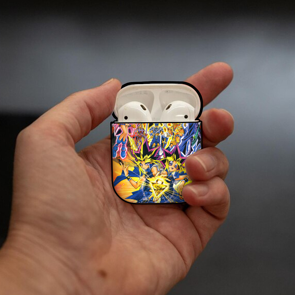 遊☆戯☆王 Yu-Gi-Oh! AirPods 第2世代保護ケース ハードシェル ブラック 耐衝撃・防指紋・カラビナ付き