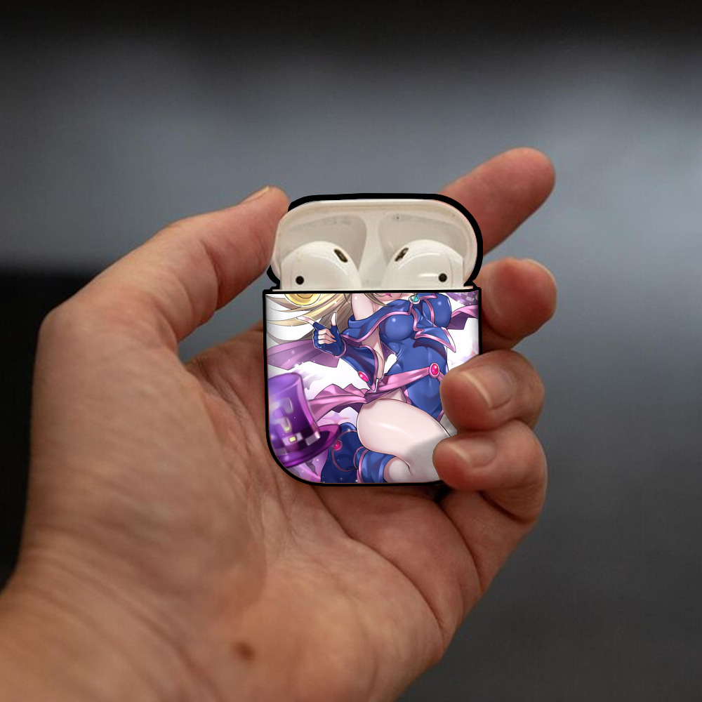 遊☆戯☆王 Yu-Gi-Oh! AirPods 第2世代保護ケース ハードシェル ブラック 耐衝撃・防指紋・カラビナ付き