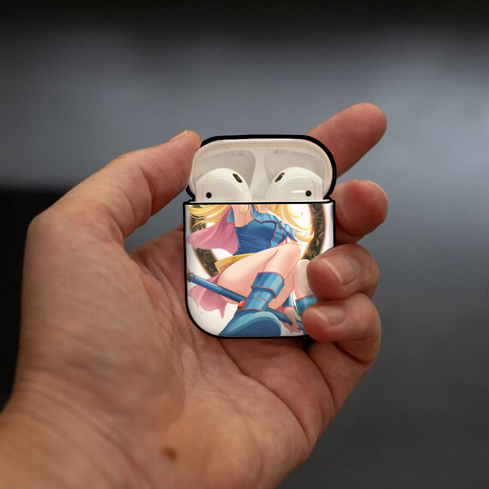 遊☆戯☆王 Yu-Gi-Oh! AirPods 第2世代保護ケース ハードシェル ブラック 耐衝撃・防指紋・カラビナ付き