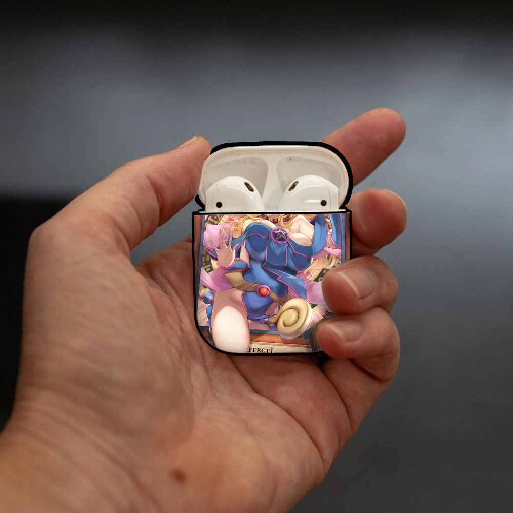 遊☆戯☆王 Yu-Gi-Oh! AirPods 第2世代保護ケース ハードシェル ブラック 耐衝撃・防指紋・カラビナ付き