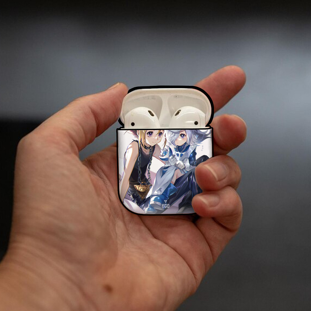 遊☆戯☆王 Yu-Gi-Oh! AirPods 第2世代保護ケース ハードシェル ブラック 耐衝撃・防指紋・カラビナ付き