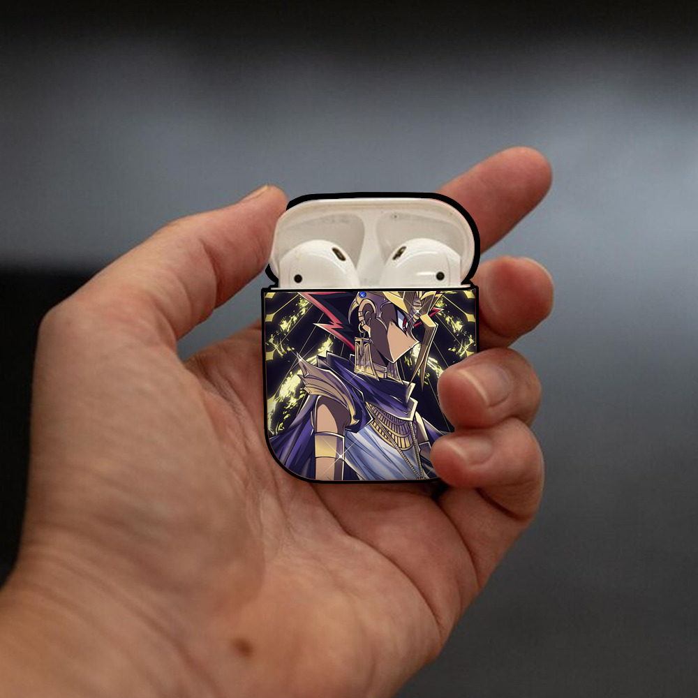 遊☆戯☆王 Yu-Gi-Oh! AirPods 第2世代保護ケース ハードシェル ブラック 耐衝撃・防指紋・カラビナ付き