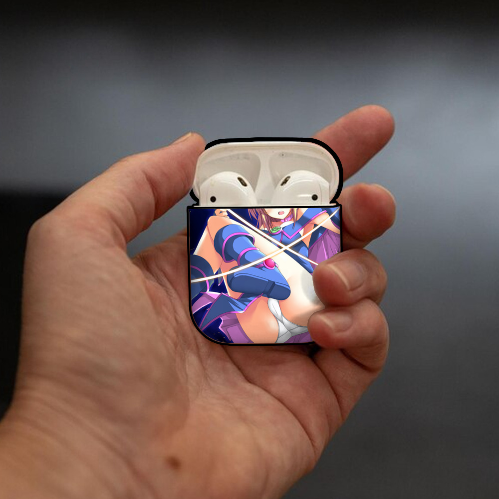 遊☆戯☆王 Yu-Gi-Oh! AirPods 第2世代保護ケース ハードシェル ブラック 耐衝撃・防指紋・カラビナ付き