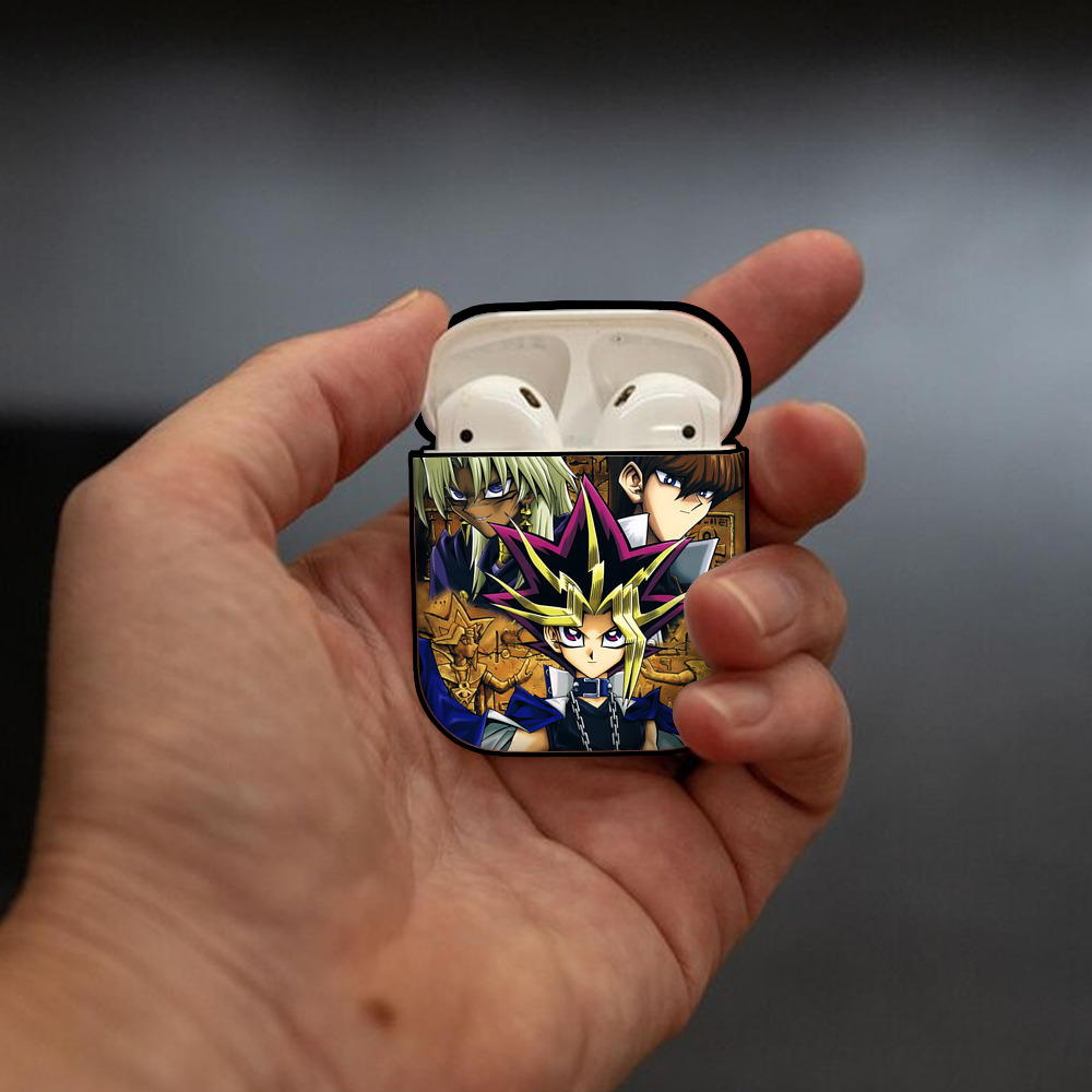 遊☆戯☆王 Yu-Gi-Oh! AirPods 第2世代保護ケース ハードシェル ブラック 耐衝撃・防指紋・カラビナ付き