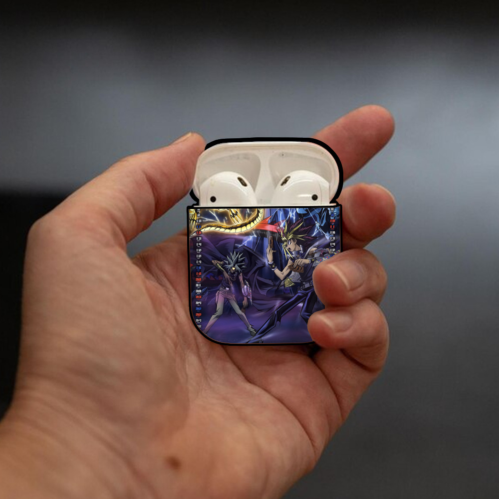 遊☆戯☆王 Yu-Gi-Oh! AirPods 第2世代保護ケース ハードシェル ブラック 耐衝撃・防指紋・カラビナ付き