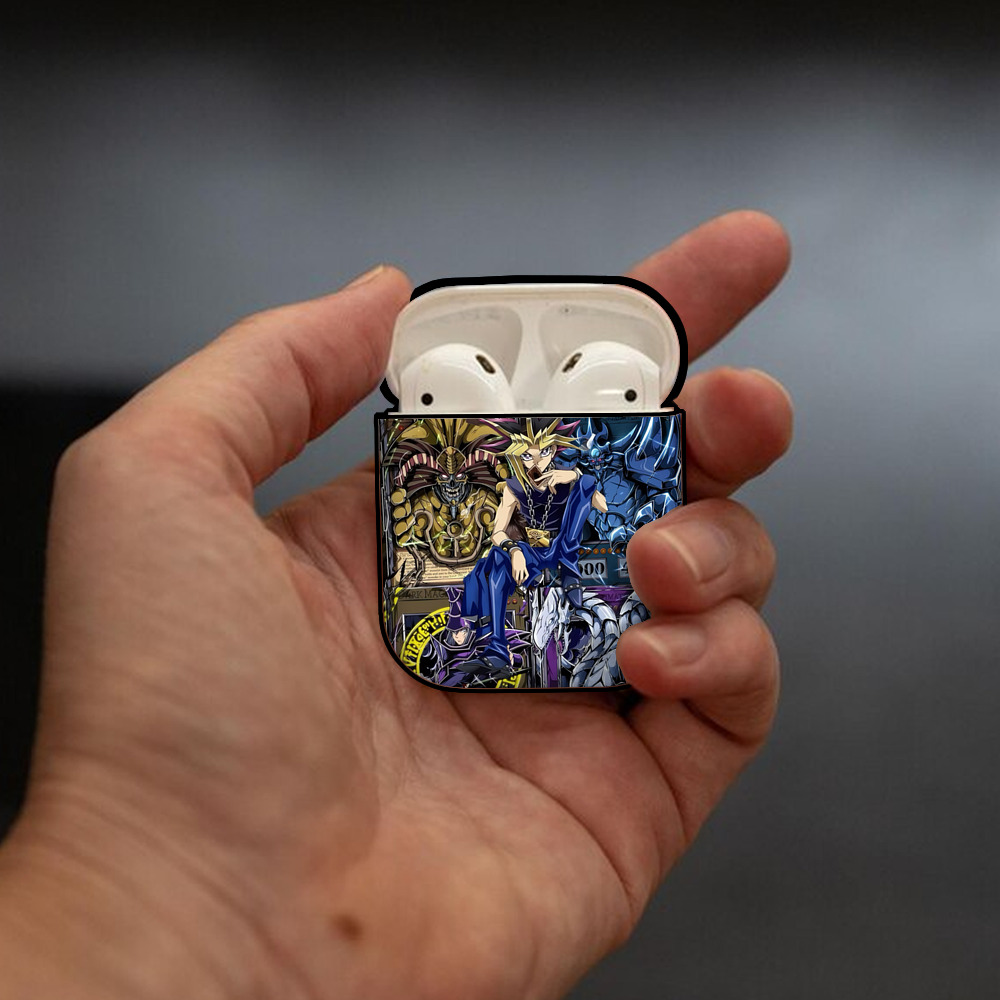 遊☆戯☆王 Yu-Gi-Oh! AirPods 第2世代保護ケース ハードシェル ブラック 耐衝撃・防指紋・カラビナ付き