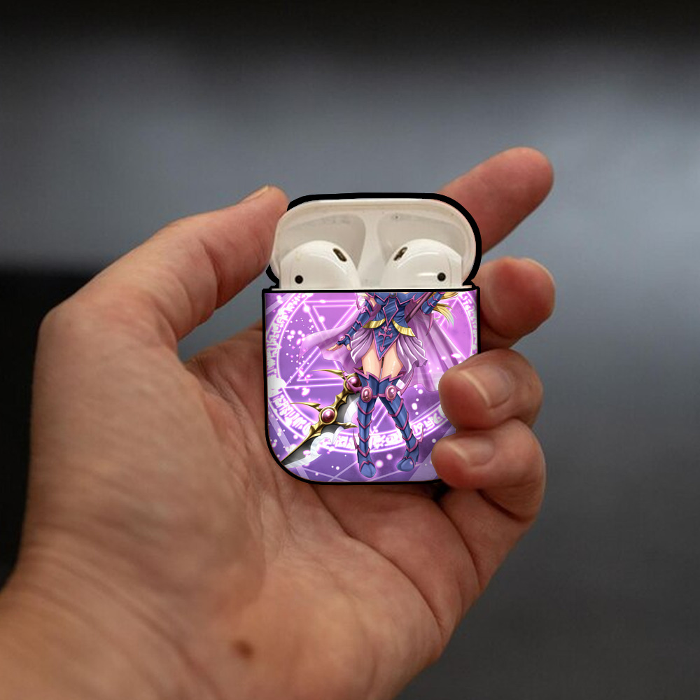 遊☆戯☆王 Yu-Gi-Oh! AirPods 第2世代保護ケース ハードシェル ブラック 耐衝撃・防指紋・カラビナ付き