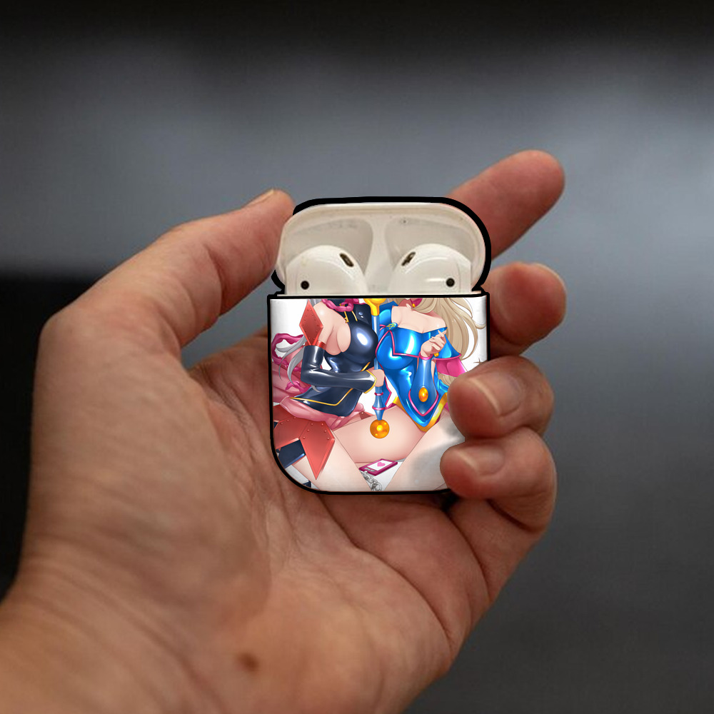 遊☆戯☆王 Yu-Gi-Oh! AirPods 第2世代保護ケース ハードシェル ブラック 耐衝撃・防指紋・カラビナ付き
