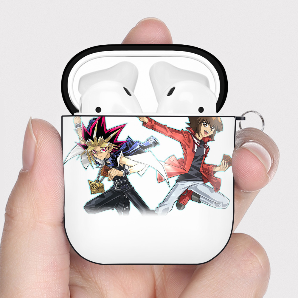 （画像用） 遊☆戯☆王 Yu-Gi-Oh! AirPods 第2世代保護ケース ハードシェル ブラック 耐衝撃・防指紋・カラビナ付き