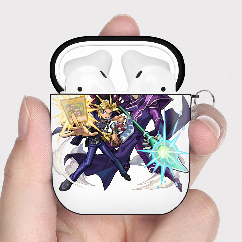 （画像用） 遊☆戯☆王 Yu-Gi-Oh! AirPods 第2世代保護ケース ハードシェル ブラック 耐衝撃・防指紋・カラビナ付き