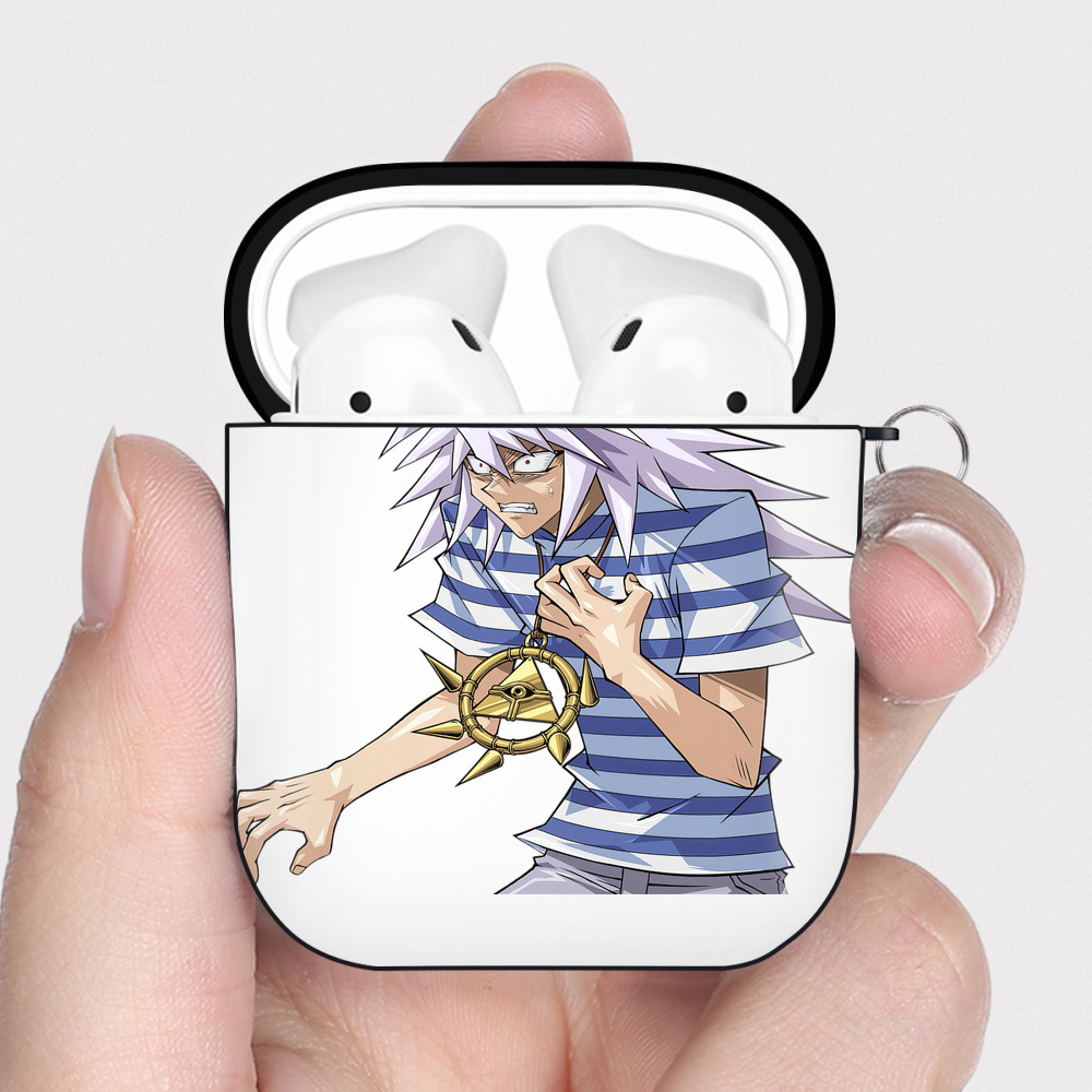 （画像用） 遊☆戯☆王 Yu-Gi-Oh! AirPods 第2世代保護ケース ハードシェル ブラック 耐衝撃・防指紋・カラビナ付き