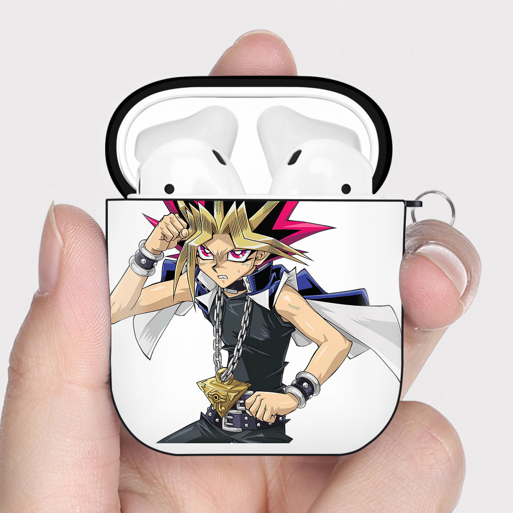 （画像用） 遊☆戯☆王 Yu-Gi-Oh! AirPods 第2世代保護ケース ハードシェル ブラック 耐衝撃・防指紋・カラビナ付き