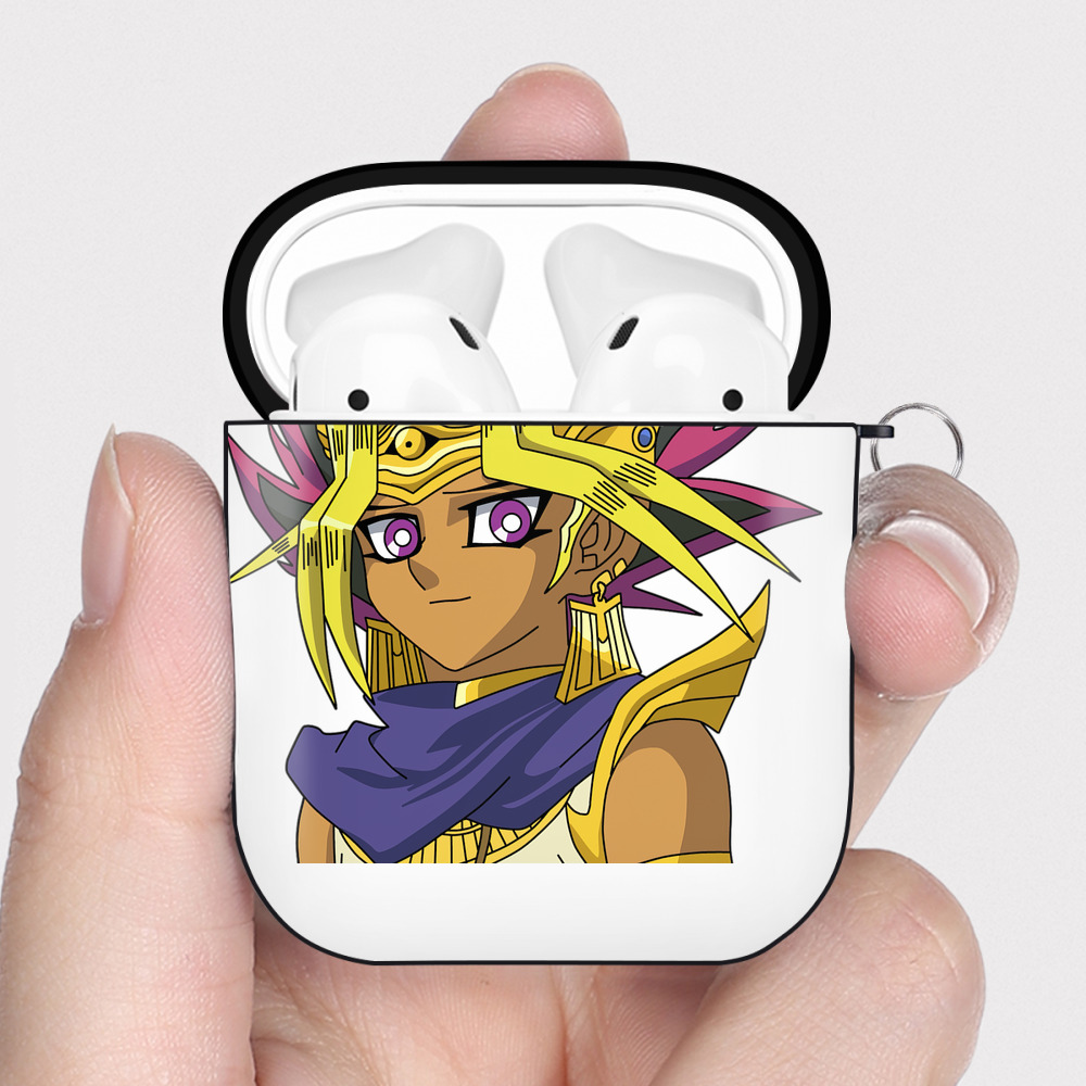 （画像用） 遊☆戯☆王 Yu-Gi-Oh! AirPods 第2世代保護ケース ハードシェル ブラック 耐衝撃・防指紋・カラビナ付き
