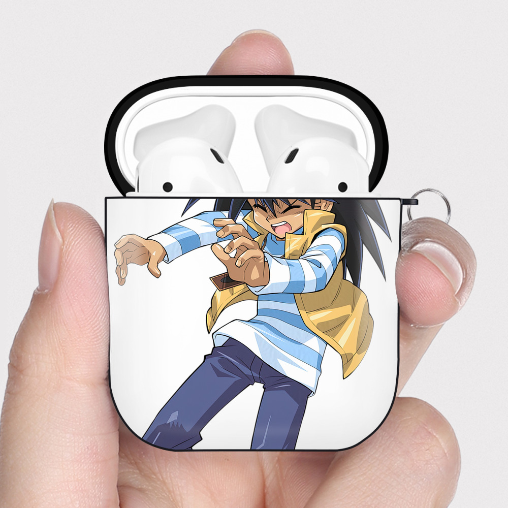 （画像用） 遊☆戯☆王 Yu-Gi-Oh! AirPods 第2世代保護ケース ハードシェル ブラック 耐衝撃・防指紋・カラビナ付き