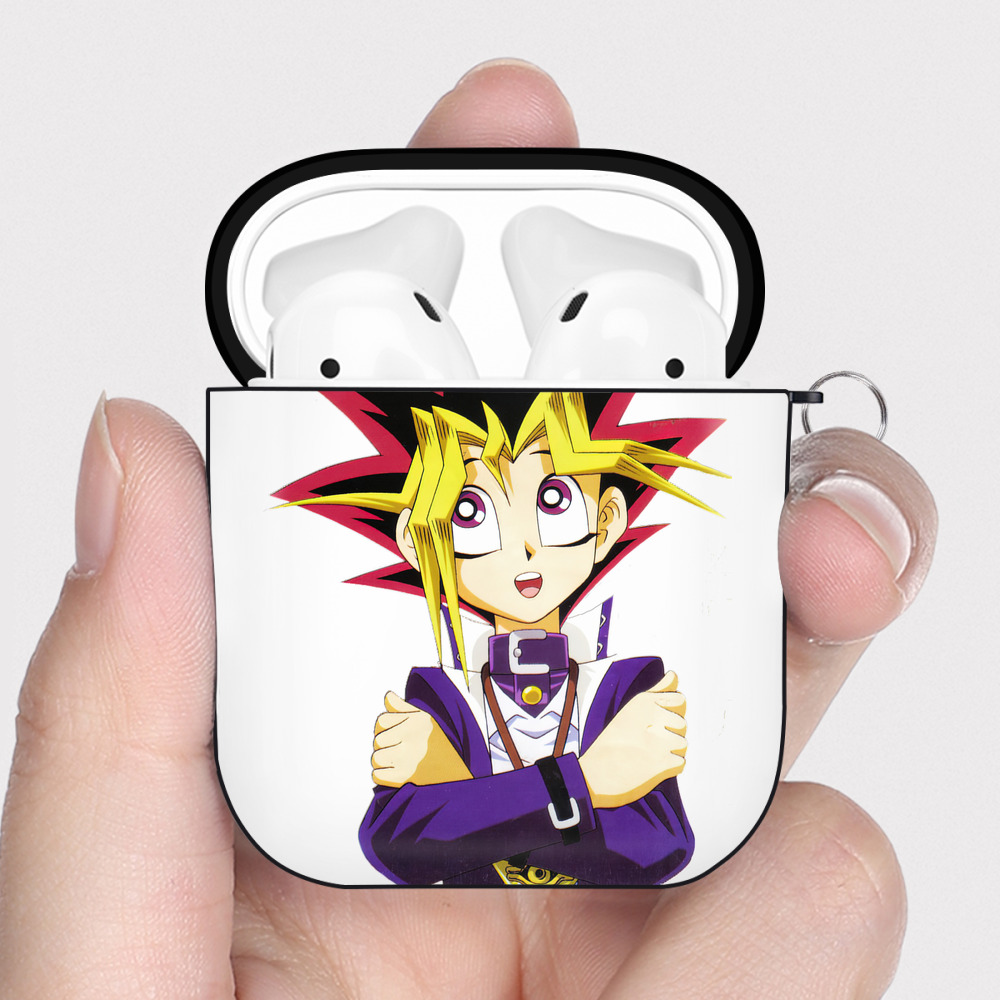 （画像用） 遊☆戯☆王 Yu-Gi-Oh! AirPods 第2世代保護ケース ハードシェル ブラック 耐衝撃・防指紋・カラビナ付き