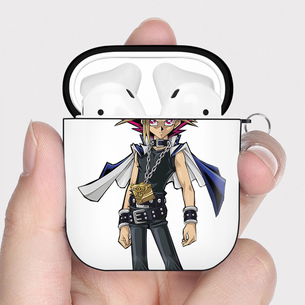 （画像用） 遊☆戯☆王 Yu-Gi-Oh! AirPods 第2世代保護ケース ハードシェル ブラック 耐衝撃・防指紋・カラビナ付き