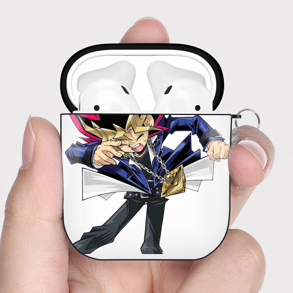 （画像用） 遊☆戯☆王 Yu-Gi-Oh! AirPods 第2世代保護ケース ハードシェル ブラック 耐衝撃・防指紋・カラビナ付き