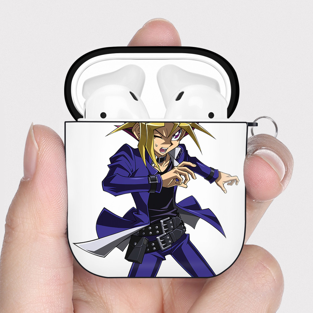 （画像用） 遊☆戯☆王 Yu-Gi-Oh! AirPods 第2世代保護ケース ハードシェル ブラック 耐衝撃・防指紋・カラビナ付き