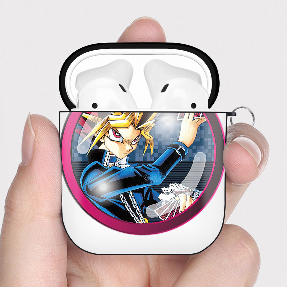 （画像用） 遊☆戯☆王 Yu-Gi-Oh! AirPods 第2世代保護ケース ハードシェル ブラック 耐衝撃・防指紋・カラビナ付き