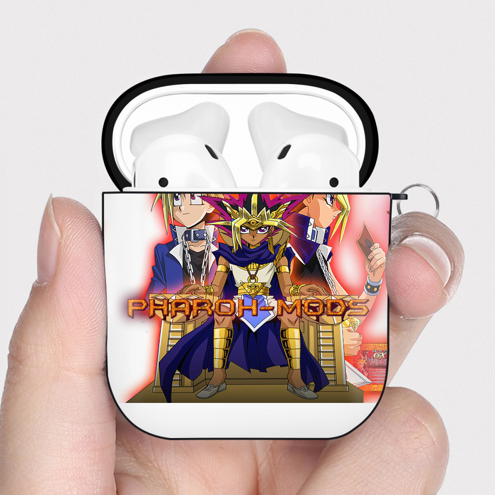 （画像用） 遊☆戯☆王 Yu-Gi-Oh! AirPods 第2世代保護ケース ハードシェル ブラック 耐衝撃・防指紋・カラビナ付き