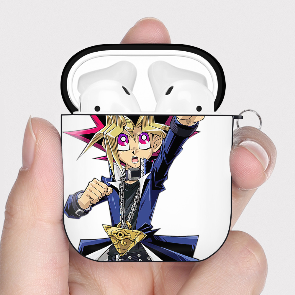 （画像用） 遊☆戯☆王 Yu-Gi-Oh! AirPods 第2世代保護ケース ハードシェル ブラック 耐衝撃・防指紋・カラビナ付き