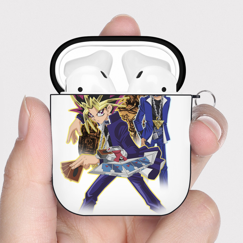 （画像用） 遊☆戯☆王 Yu-Gi-Oh! AirPods 第2世代保護ケース ハードシェル ブラック 耐衝撃・防指紋・カラビナ付き
