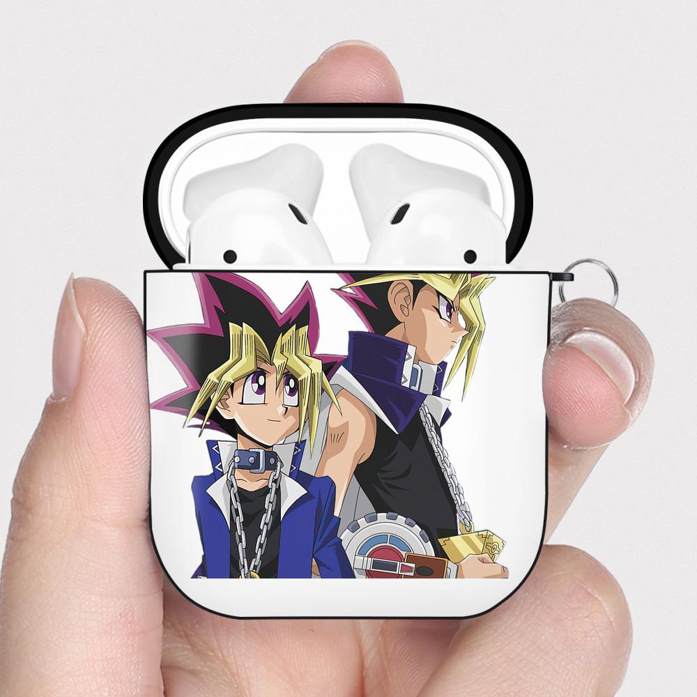 （画像用） 遊☆戯☆王 Yu-Gi-Oh! AirPods 第2世代保護ケース ハードシェル ブラック 耐衝撃・防指紋・カラビナ付き