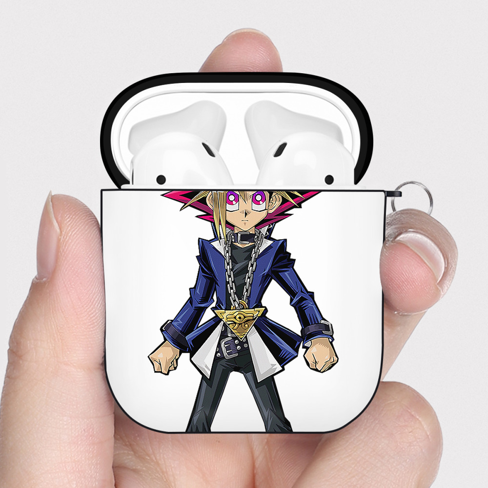 （画像用） 遊☆戯☆王 Yu-Gi-Oh! AirPods 第2世代保護ケース ハードシェル ブラック 耐衝撃・防指紋・カラビナ付き