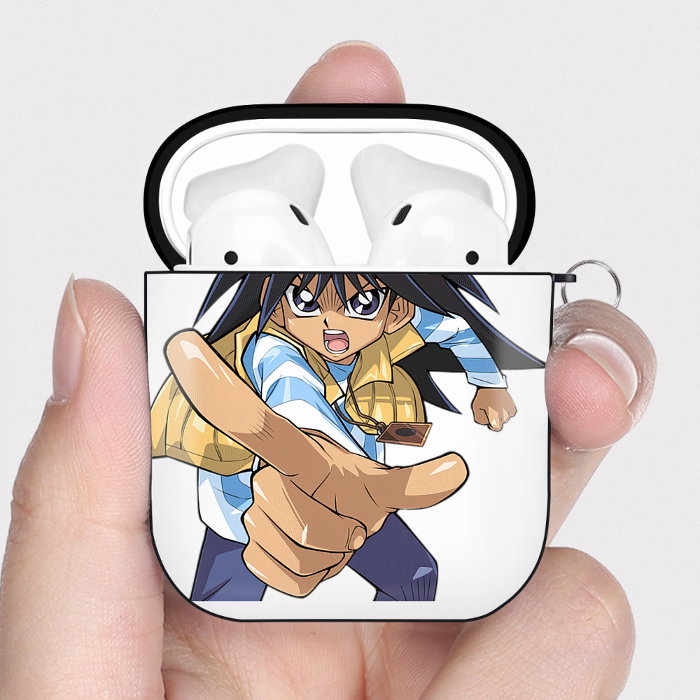 （画像用） 遊☆戯☆王 Yu-Gi-Oh! AirPods 第2世代保護ケース ハードシェル ブラック 耐衝撃・防指紋・カラビナ付き