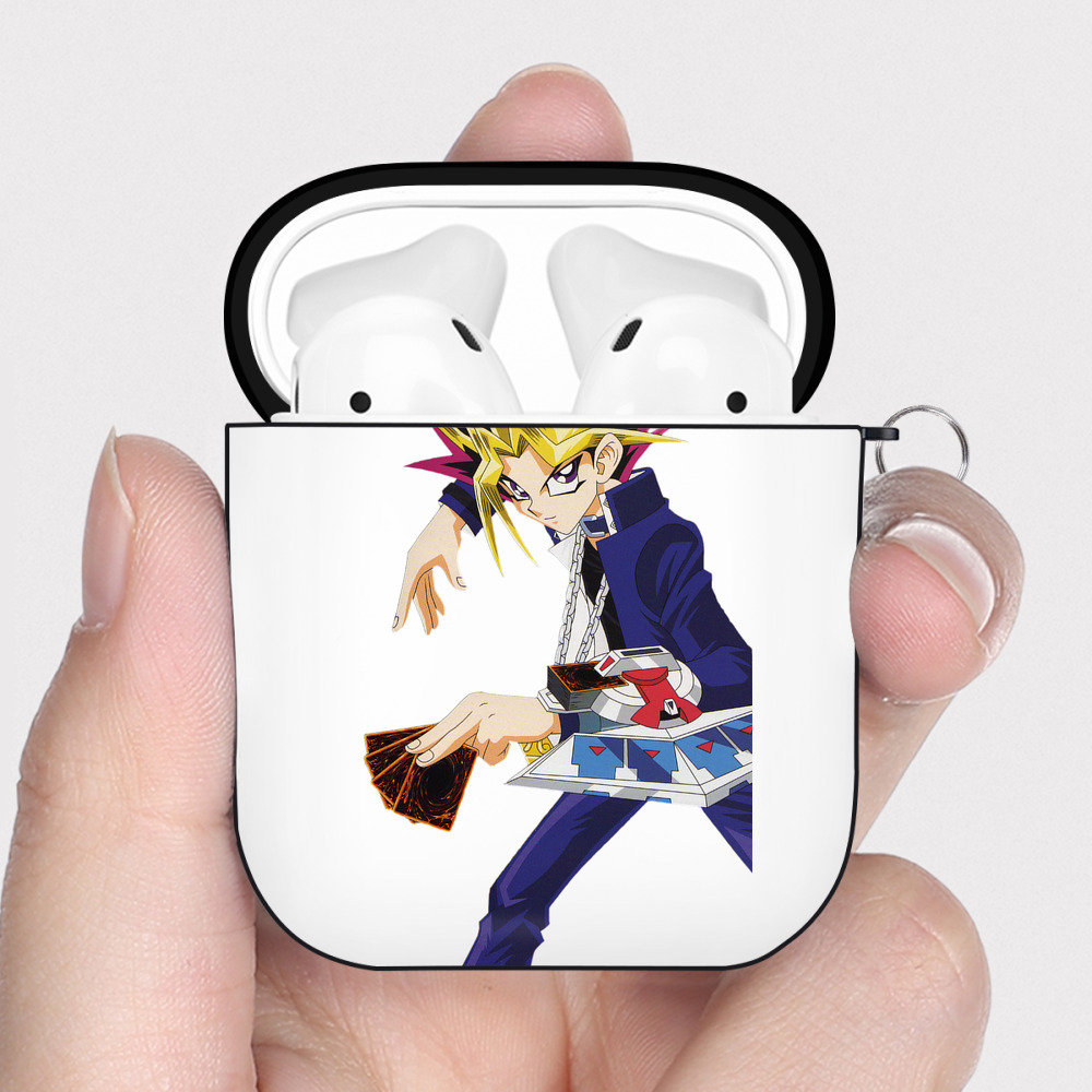 （画像用） 遊☆戯☆王 Yu-Gi-Oh! AirPods 第2世代保護ケース ハードシェル ブラック 耐衝撃・防指紋・カラビナ付き