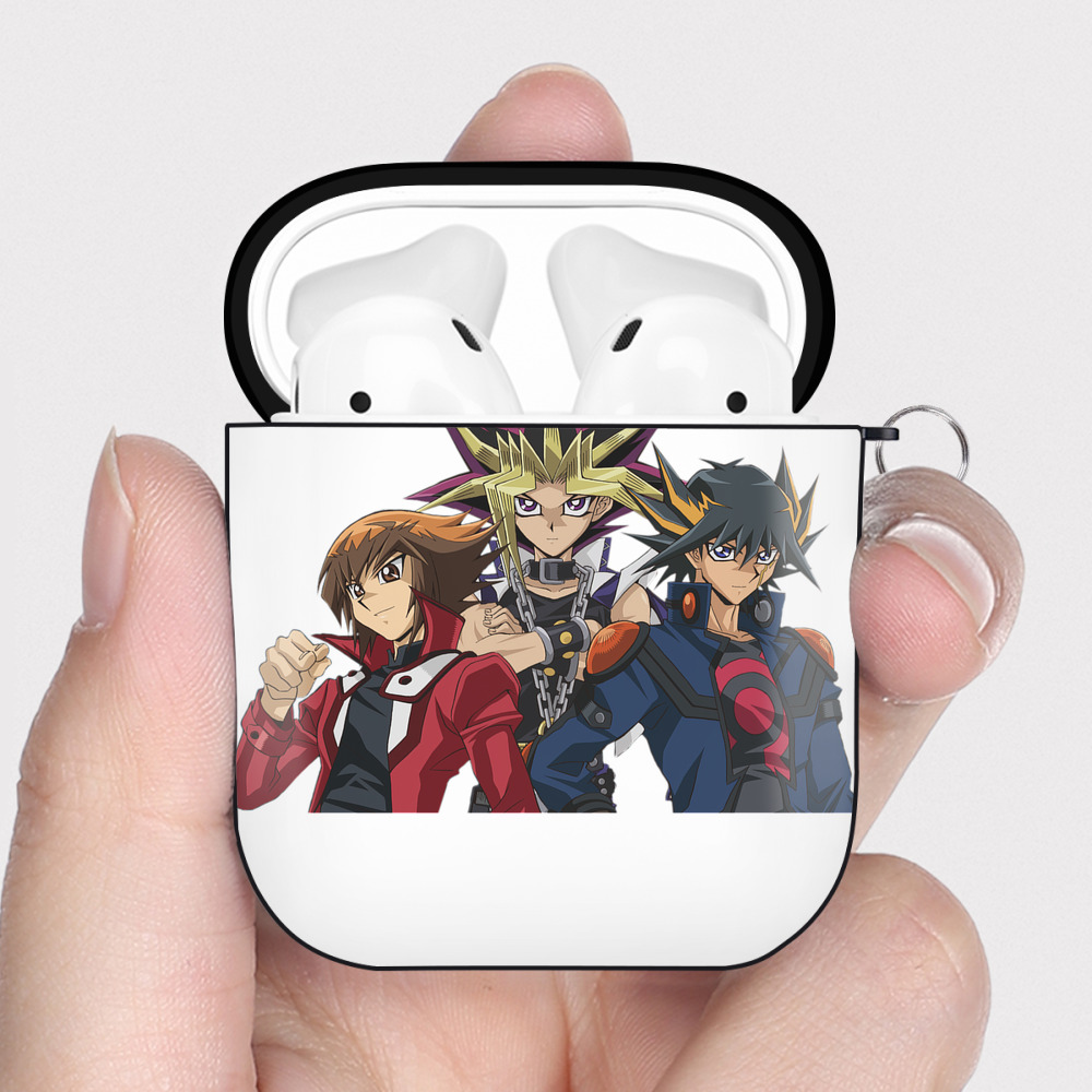 （画像用） 遊☆戯☆王 Yu-Gi-Oh! AirPods 第2世代保護ケース ハードシェル ブラック 耐衝撃・防指紋・カラビナ付き
