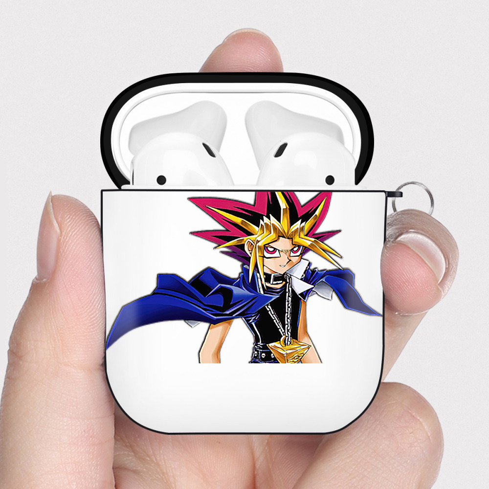 （画像用） 遊☆戯☆王 Yu-Gi-Oh! AirPods 第2世代保護ケース ハードシェル ブラック 耐衝撃・防指紋・カラビナ付き