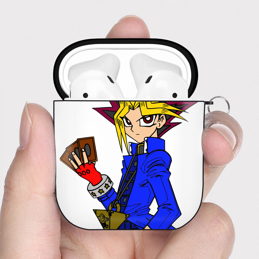 （画像用） 遊☆戯☆王 Yu-Gi-Oh! AirPods 第2世代保護ケース ハードシェル ブラック 耐衝撃・防指紋・カラビナ付き